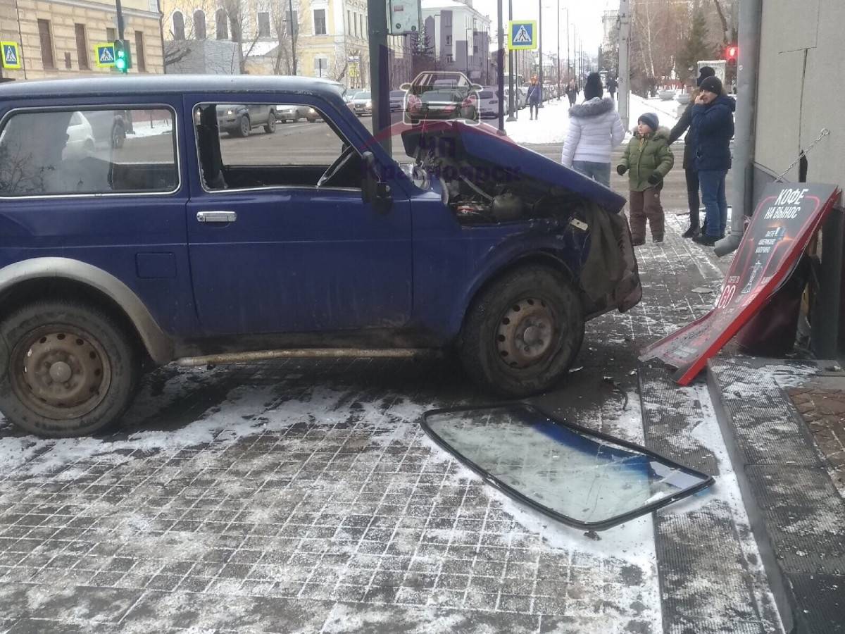 В центре Красноярска в ДТП пострадали пять человек