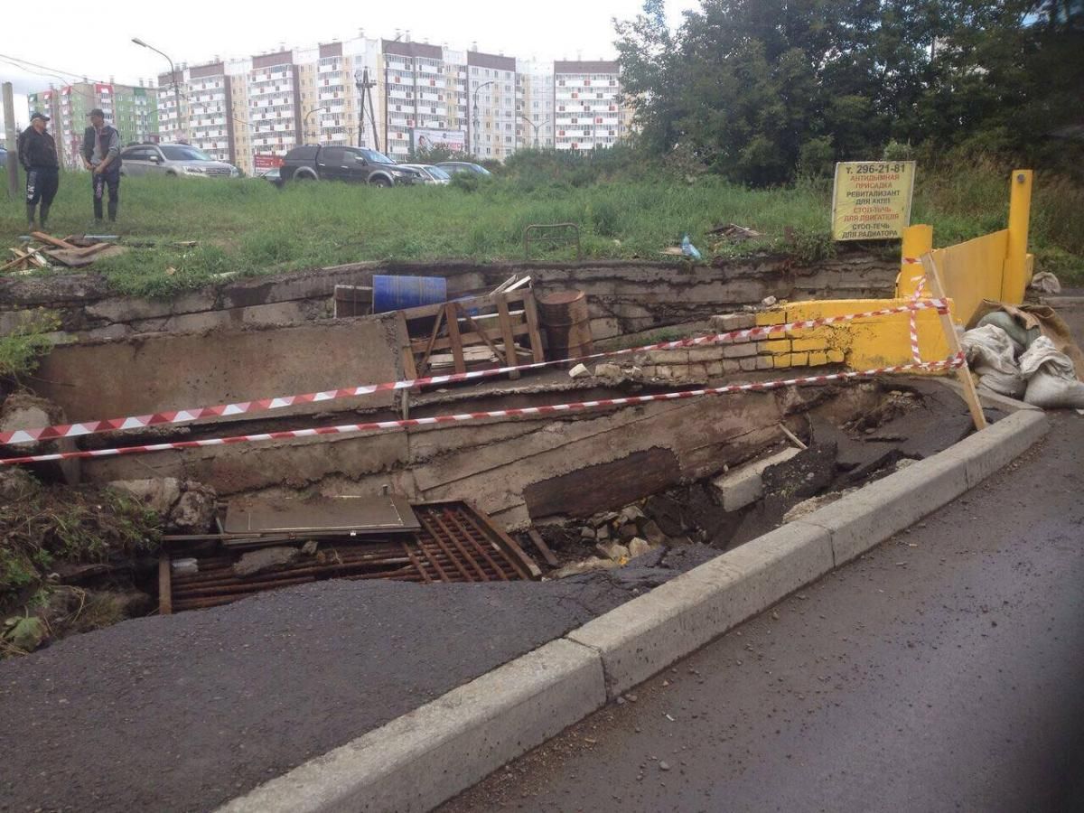 На улице Шумяцкого обрушилась подпорная стена (фото) | 23.08.2017 |  Красноярск - БезФормата