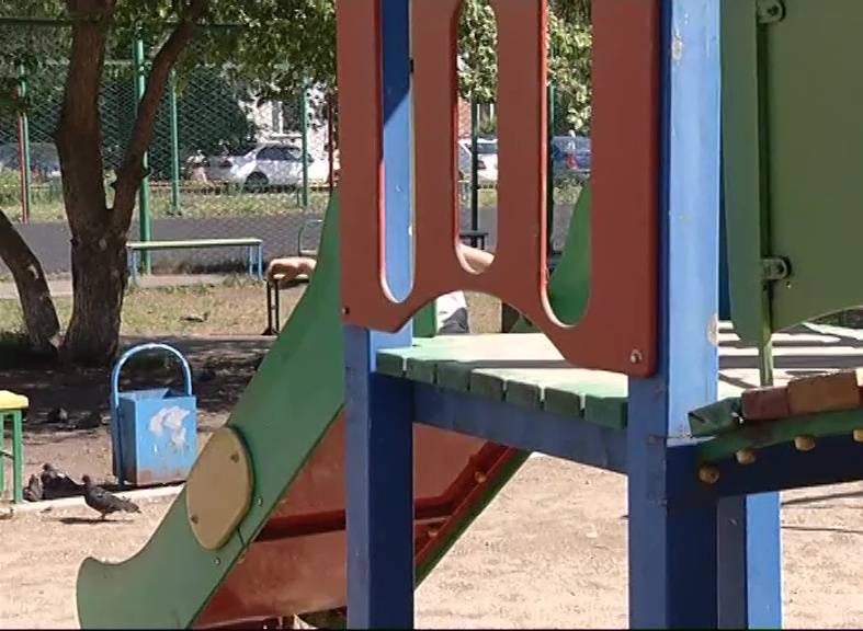 Специалисты ЦСМ: половина детских площадок в Красноярске опасны для детей