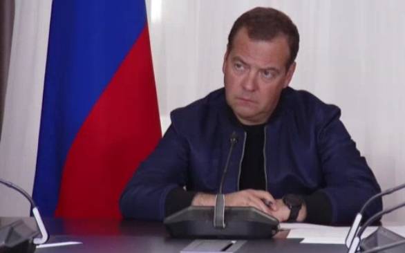 Дмитрий Медведев поручил Генпрокуратуре проверить версию поджогов лесов в Сибири