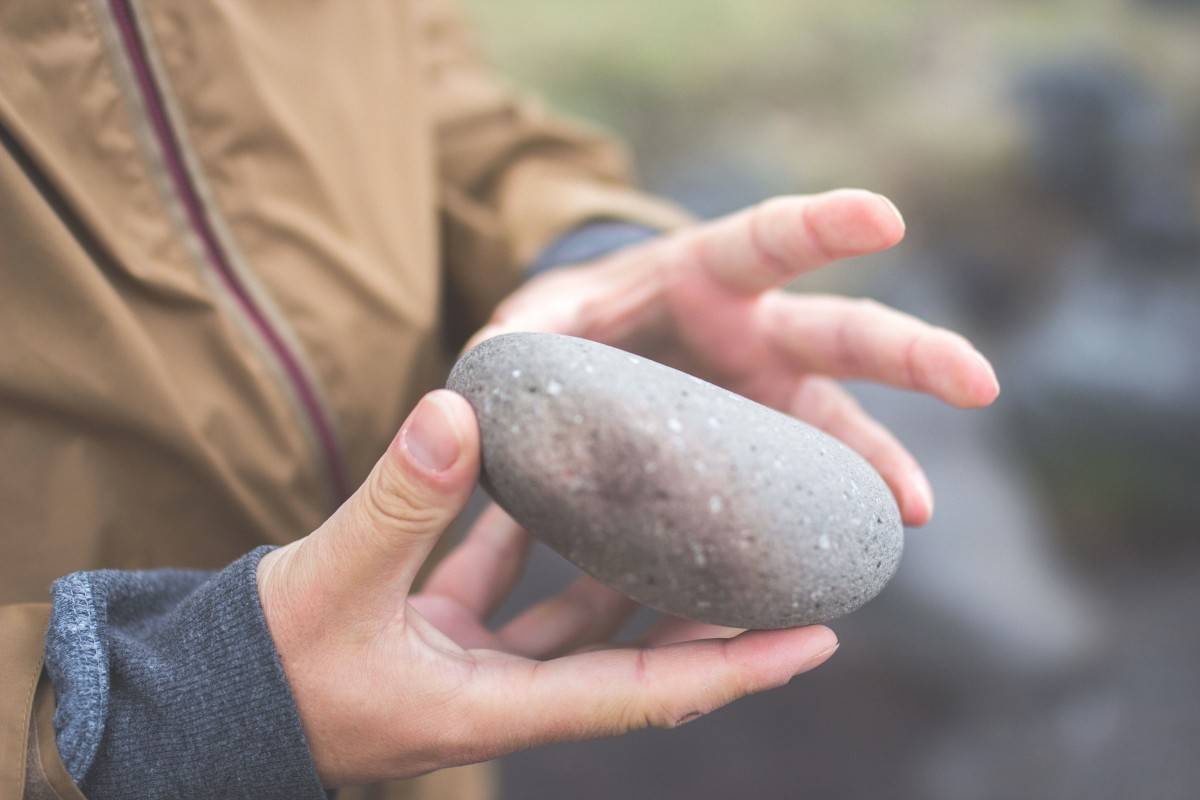 hands_holding_rock_hand_hands_holding_stone_hold_outdoor-664858.jpg
