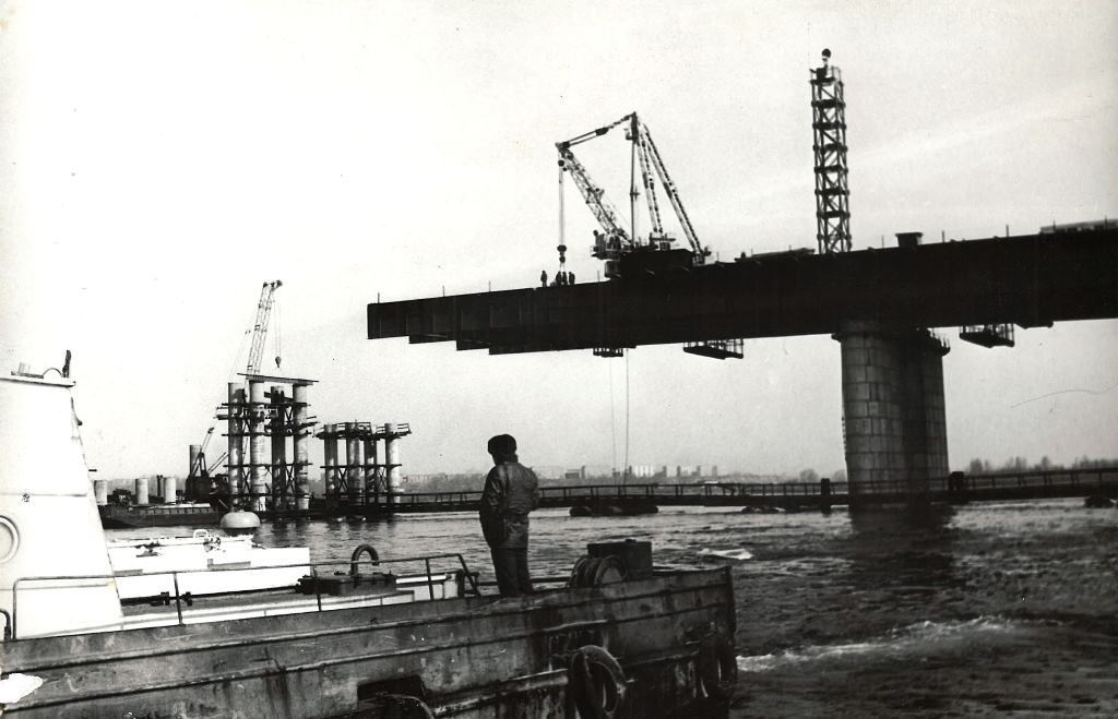 5.-Stroitelstvo-Oktyabrskogo-mosta.-1984-g..jpg