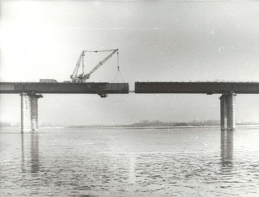 7.-Poslednii-styk-Oktyabrskogo-mosta.-1985-g..jpg