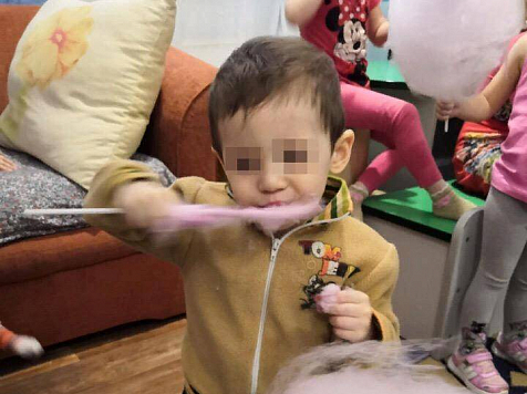 Двухлетний мальчик увидел избиение беременной мамы и год не мог говорить. Фото предоставлено фондом «Дом матери»
