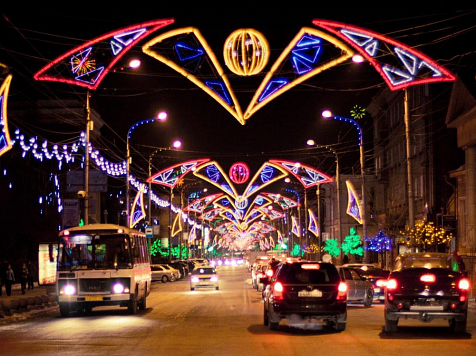 На проспекте Мира начали снимать праздничную иллюминацию. Фото: Дмитрий Безруков