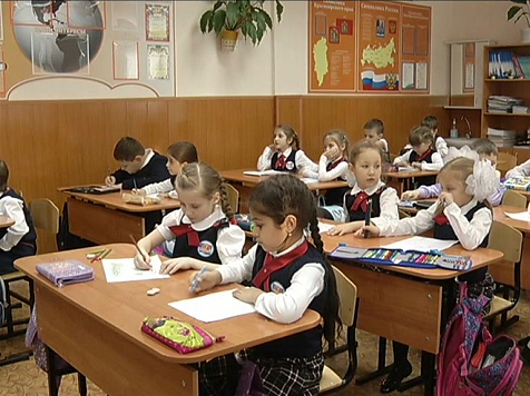 В красноярские школы 1 сентября пойдет около трети миллиона учеников. Кадр: архив «7 канала»