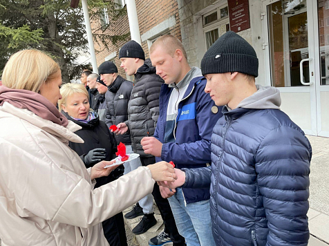 В Назарово первых срочников отправили на службу в армию. Фото: Администрация Назарово