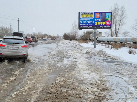 В Красноярске на Северном шоссе из-за коммунальной аварии затопило дорогу. Фото: ГИБДД по Красноярскому краю