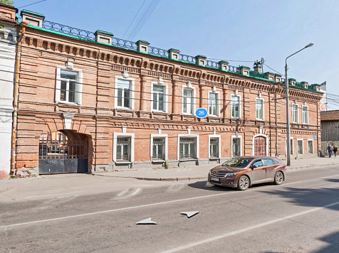 Старинный торговый дом в центре города откапиталят за 680 тысяч. Фото: maps.yandex.ru, ookn.ru
