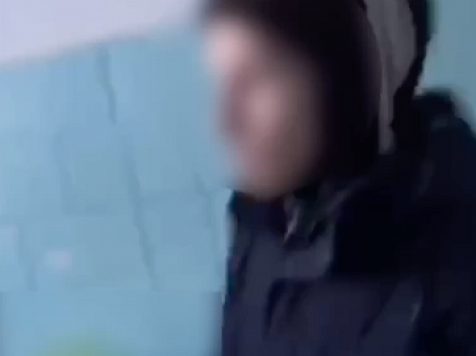 В Норильске трое парней избили сверстника и на камеру требовали называть себя чмошником. Видео: tg-канал "Мусорка Крск"