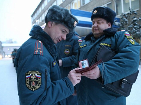 В дома красноярцев зачастили мошенники, которые под видом сотрудников МЧС «проверяют» электропроводку. Фото: 24.mchs.gov.ru