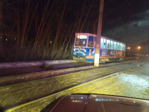 В Ачинске водитель трамвая насмерть переехала пешехода и не заметила этого. Фото/видео: ГУ МВД по краю
