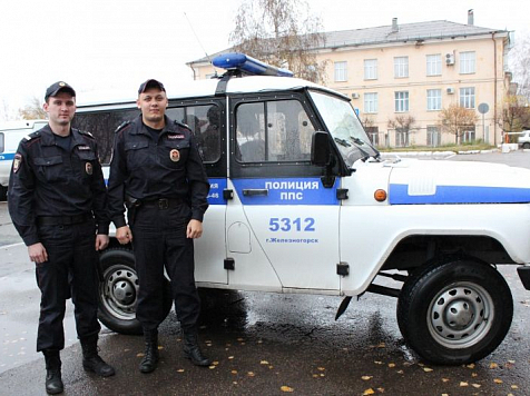 Полицейские вытащили из болота заблудившегося школьника (фото). Фото: 24.mvd.ru