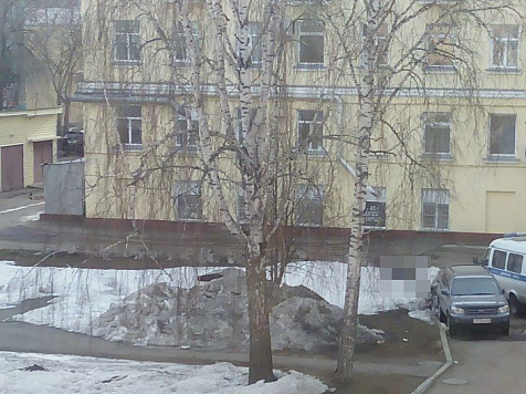 «На улице оторвался тромб»: во дворе гостиницы в Железногорске нашли тело парня. Фото: vk.com/gazetasegodnya26