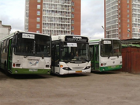 Перевозчик с маршрута №79 сам договорился с властями об отмене автобусов. Кадр: архив «7 канала»