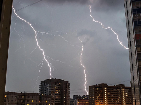 На Красноярск надвигается ураганный ветер. фото: Серафима Гедич 