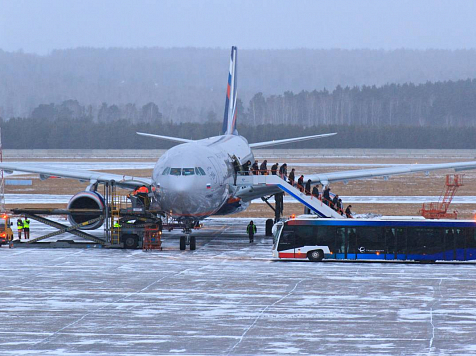 Туристы сутки провели в китайском аэропорту из-за неисправности самолета. фото: vk.com/kr_yemelyanovo