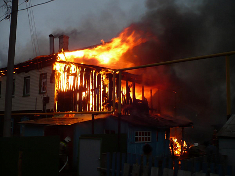 После ссоры мужчина спалил дом вместе со своим обидчиком. Фото: архив МЧС / mchs.gov.ru
