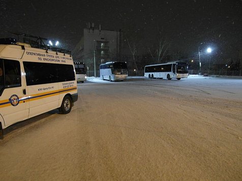 Автобусам и грузовикам закрыли выезд в сторону Дивногорска из-за сильного снегопада (фото). Фото: 24.mchs.gov.ru