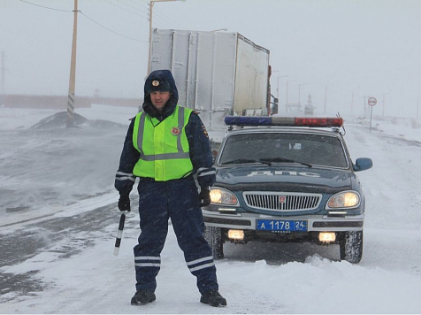 ГИБДД предупредила красноярцев надвигающихся на выходные морозных туманах. Фото: ГИБДД