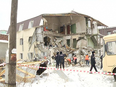 Разрушенный от взрыва газа дом требовали снести два года назад. Что известно о его владельцах?. Кадр: «7 канал»