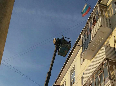 Коммунальщики раньше времени начали чистить крыши от сосулек (фото). Фото: krasguk.ru