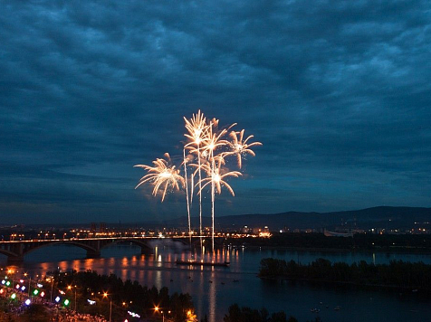Рассказываем, когда и где запустят фейерверк на день города-2018. Фото: Сергей Филинин
