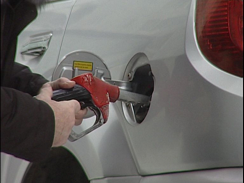 Следователи заподозрили сговор в резком росте цен на бензин в городе. Кадр: архив «7 канала»