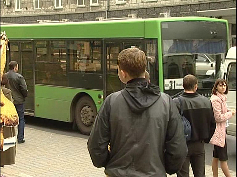 Глава департамента транспорта прокомментировал возможность повышения стоимости проезда в автобусах. Кадр: 7 канал
