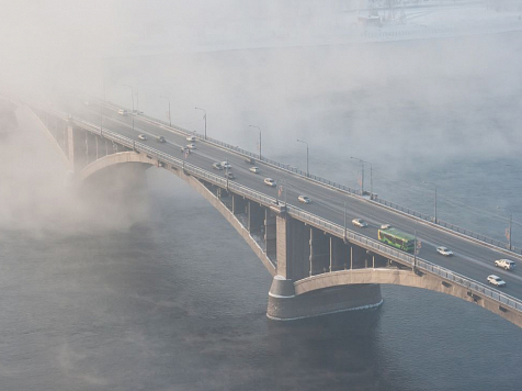 Небо Красноярска на все выходные затянуло вредными выбросами. Фото: Сергей Филинин