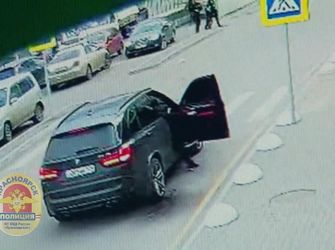 Парень на BMW устроил пальбу из «травмата» на парковке «Леруа Мерлен» (видео). Видео: 24.mvd.ru