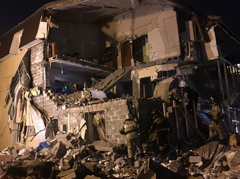 В завалах разрушенного взрывом дома в Красноярске обнаружено тело женщины. Фото: vk.com/live_kras