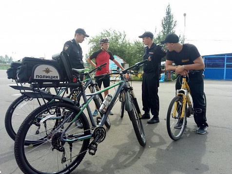 В полиции рассказали, чем велоотряд помог красноярцам за лето. Фото: vk.com/mvd24