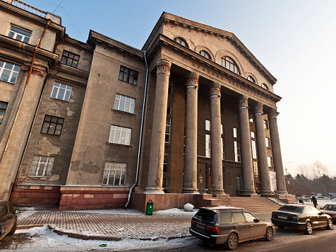 Краевой библиотеке заказали ремонт фасада главного здания за 62 млн. Фото: Сергей Филинин