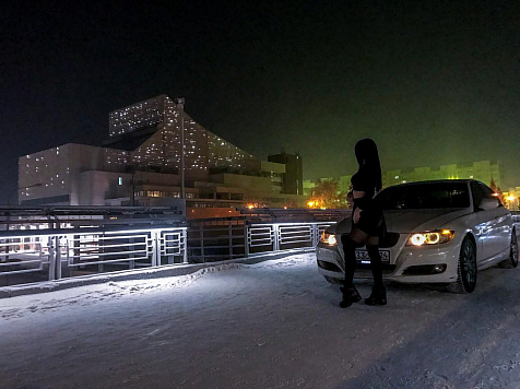 ГИБДД нашла повод арестовать девушку, заехавшую на BMW на пешеходный мост. Фото: instagram.com/_katyusha_333
