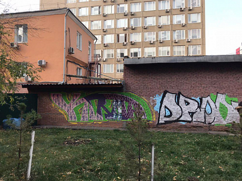 В центре города выделили стены, на которых можно рисовать без угрозы штрафа. Фото: Анна Спивак / администрация Красноярска