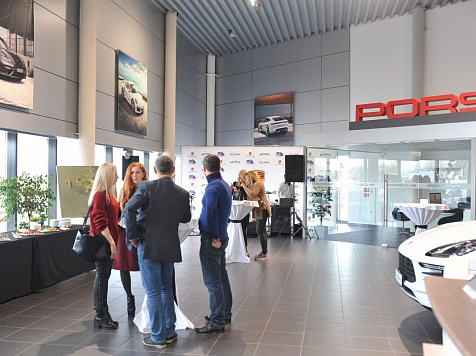 «Тойота Мотор» выкупает долги перед клиентами «Крепости» . Фото: vk.com/porschekrsk