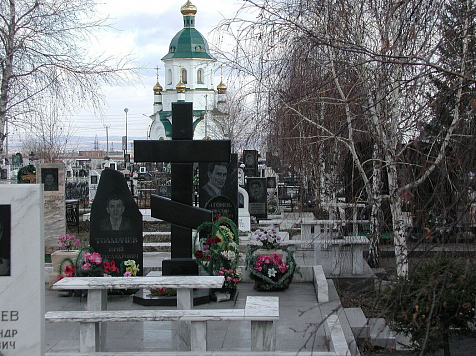 Прокуратура призвала городскую администрацию построить крематорий и убраться на кладбищах. Фото: Игорь Михайлишин