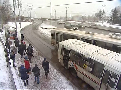 В морозный вторник на девяти маршрутах Красноярска вышли не все автобусы. Кадр: архив «7 канала»