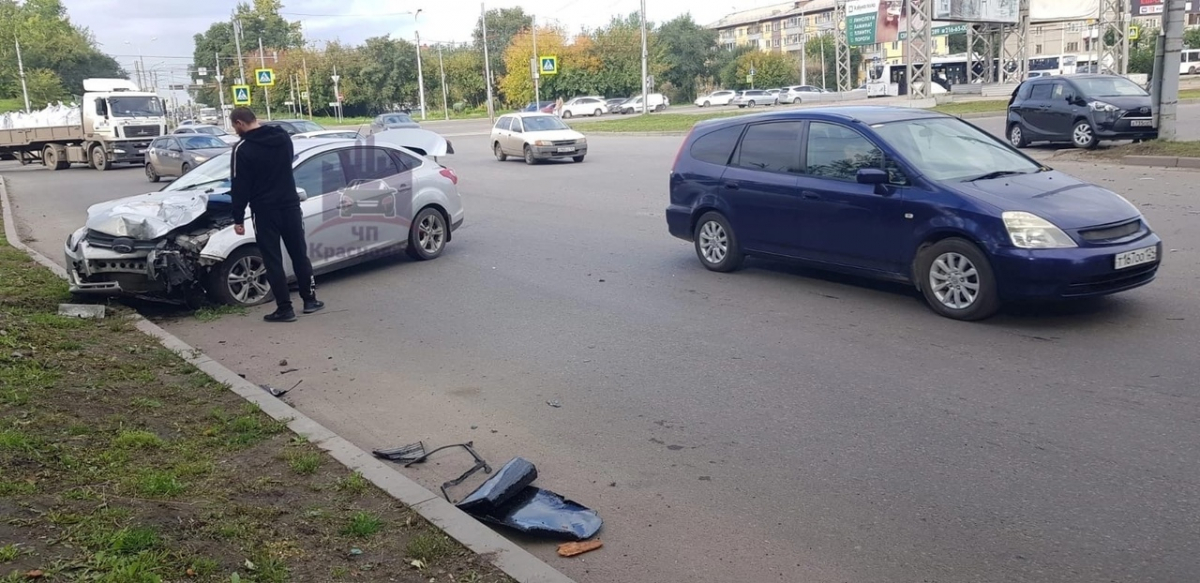 Два водителя пострадали в ДТП на улице Матросова в Красноярске