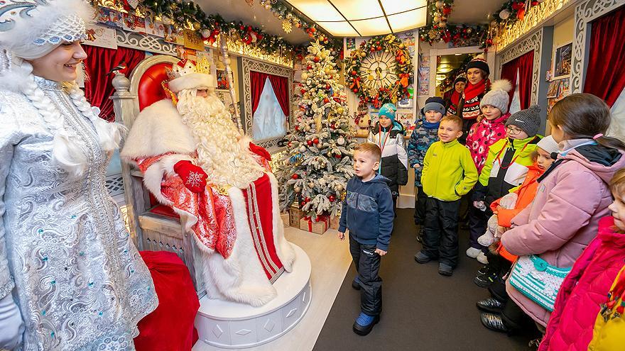 Красноярск встречает поезд Деда Мороза
