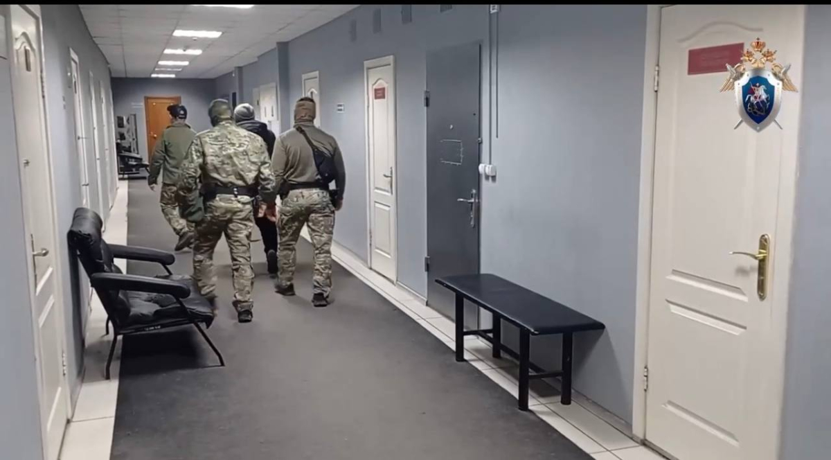 Вагинальды разрядтың жақыннан көрінісі Әжесінің жатын бөлмесіндегі жасырын камера порносы