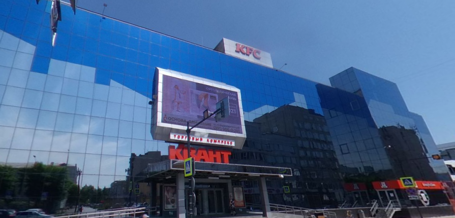 Шумную рекламу на «Кванте» в центре Красноярска признали незаконной