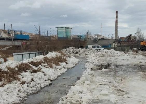 Под Красноярском ручей начал топить жилые дома