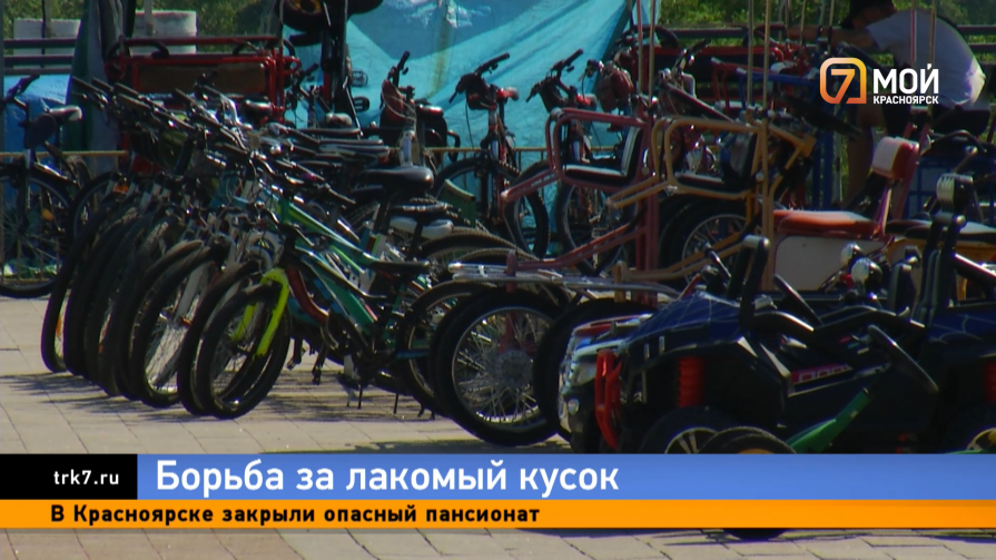 Прокатчики велосипедов в Красноярске начали размещать стойки прямо на дорожках. Это законно?