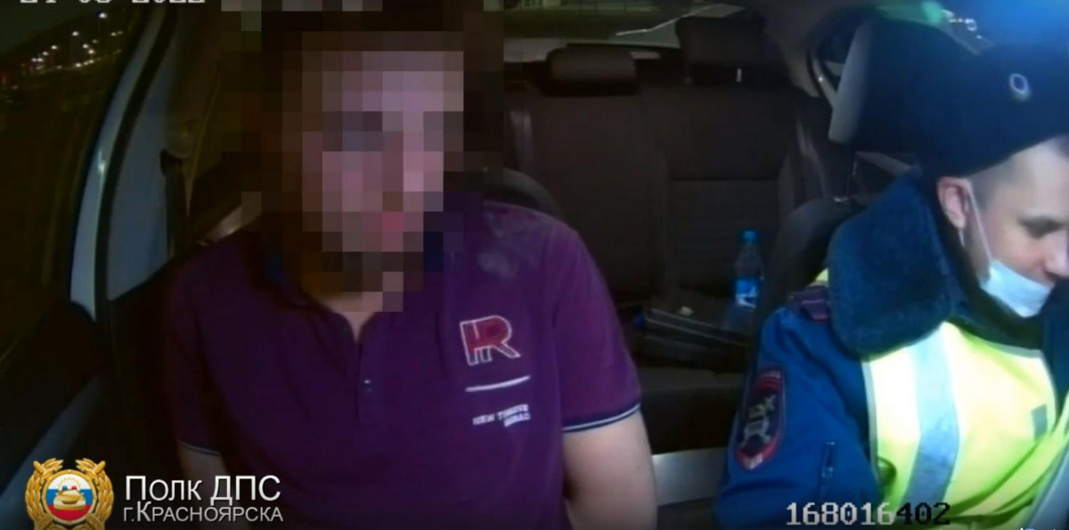 Нетрезвый автомеханик без прав угнал машину и попал в ДТП в Красноярске