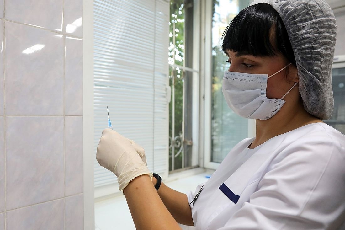 Уровень обязательной вакцинации от коронавируса составляет в Красноярском крае 77,3%