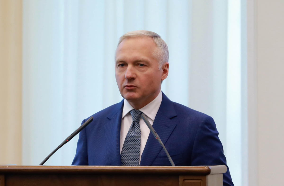 Экс-премьеру Красноярского края Юрию Лапшину предъявили обвинение по двум уголовным статьям