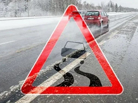 Жителей Красноярского края предупредили о мокром снеге и накате на трассах. Фото: ГИБДД