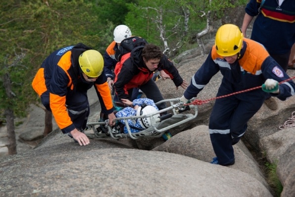 В национальном парке «Красноярские Столбы» 48-летний мужчина упал со скалы